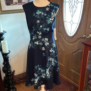 Chic Floral Midi Dress in Navy and Teal